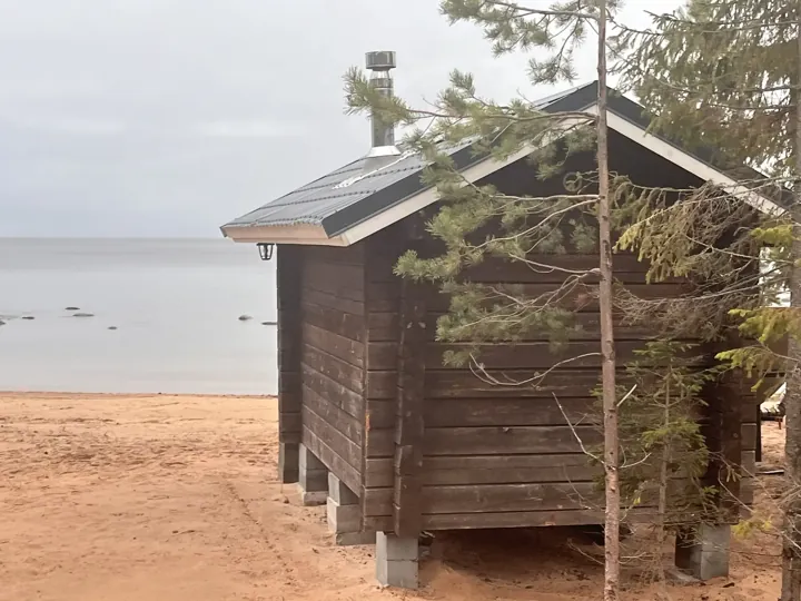 Банька на песчаном берегу