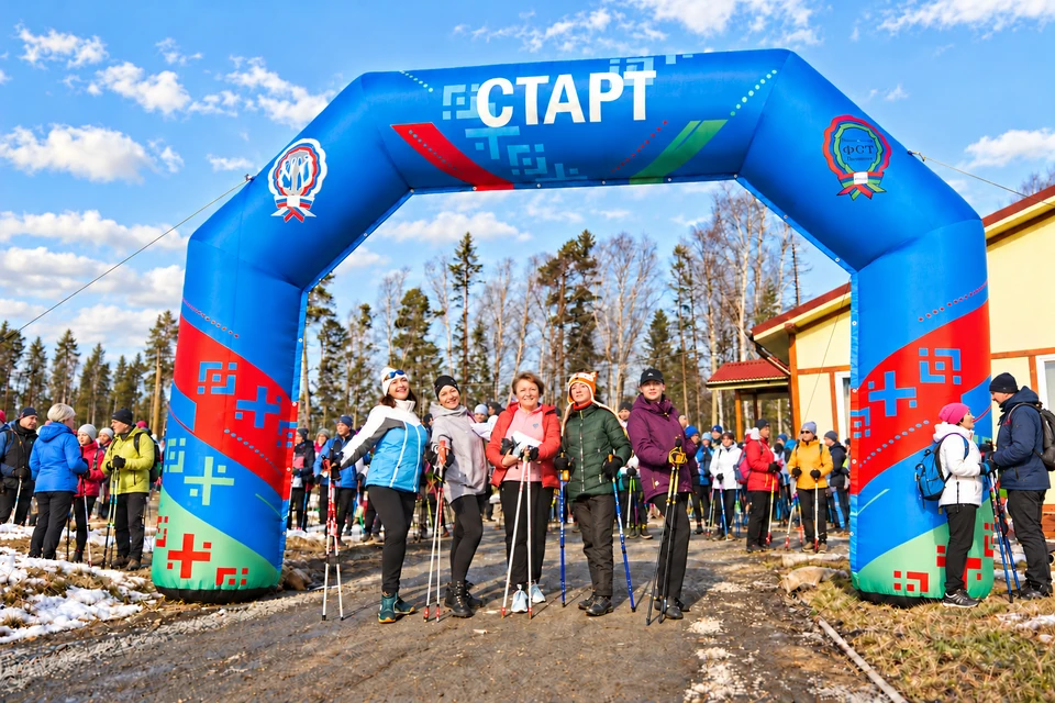 У стартовой арки · фотоиллюстрация по архивному снимку